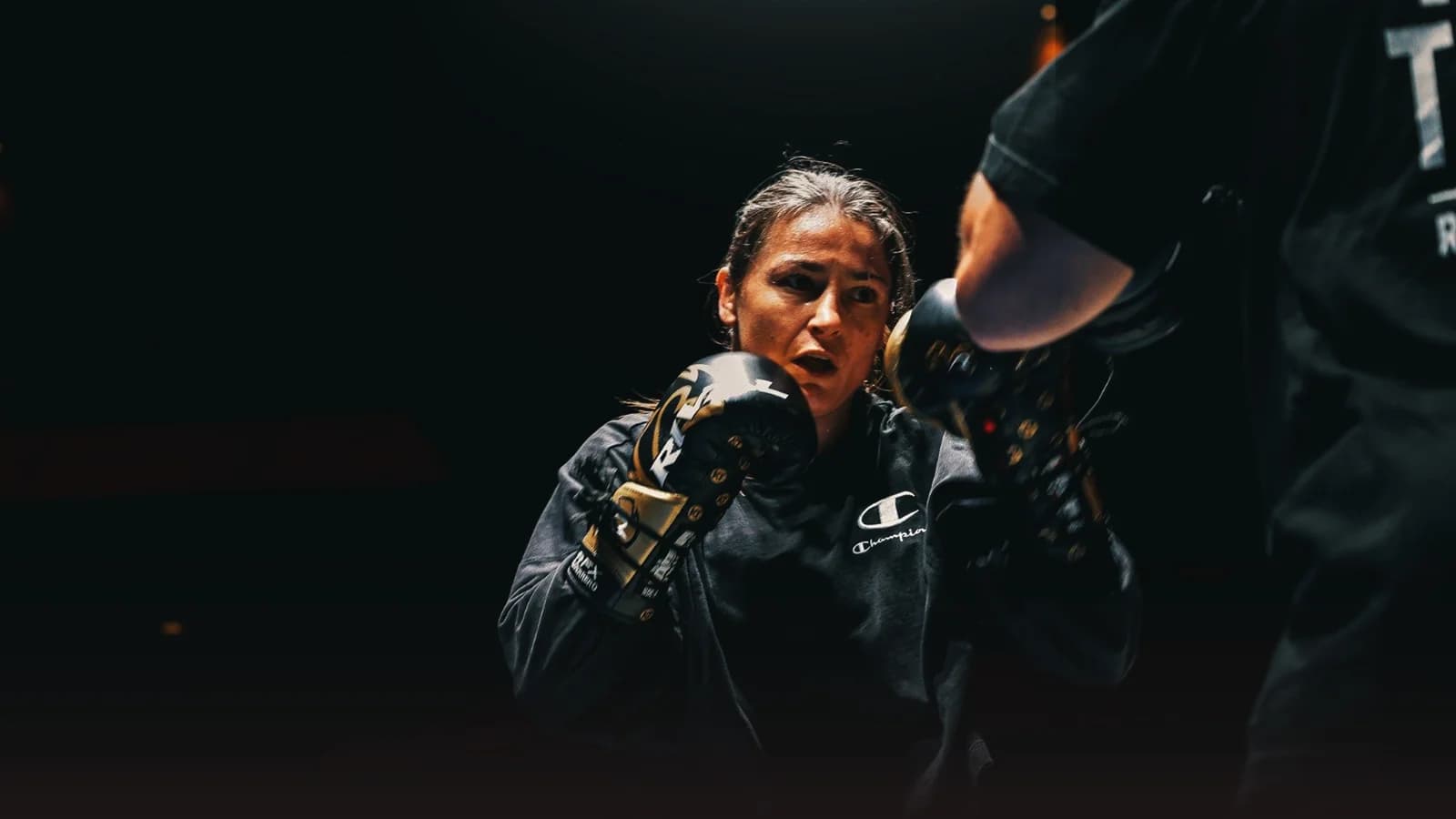 Grandes del boxeo femenino rinden homenaje a Katie Taylor antes de su retiro